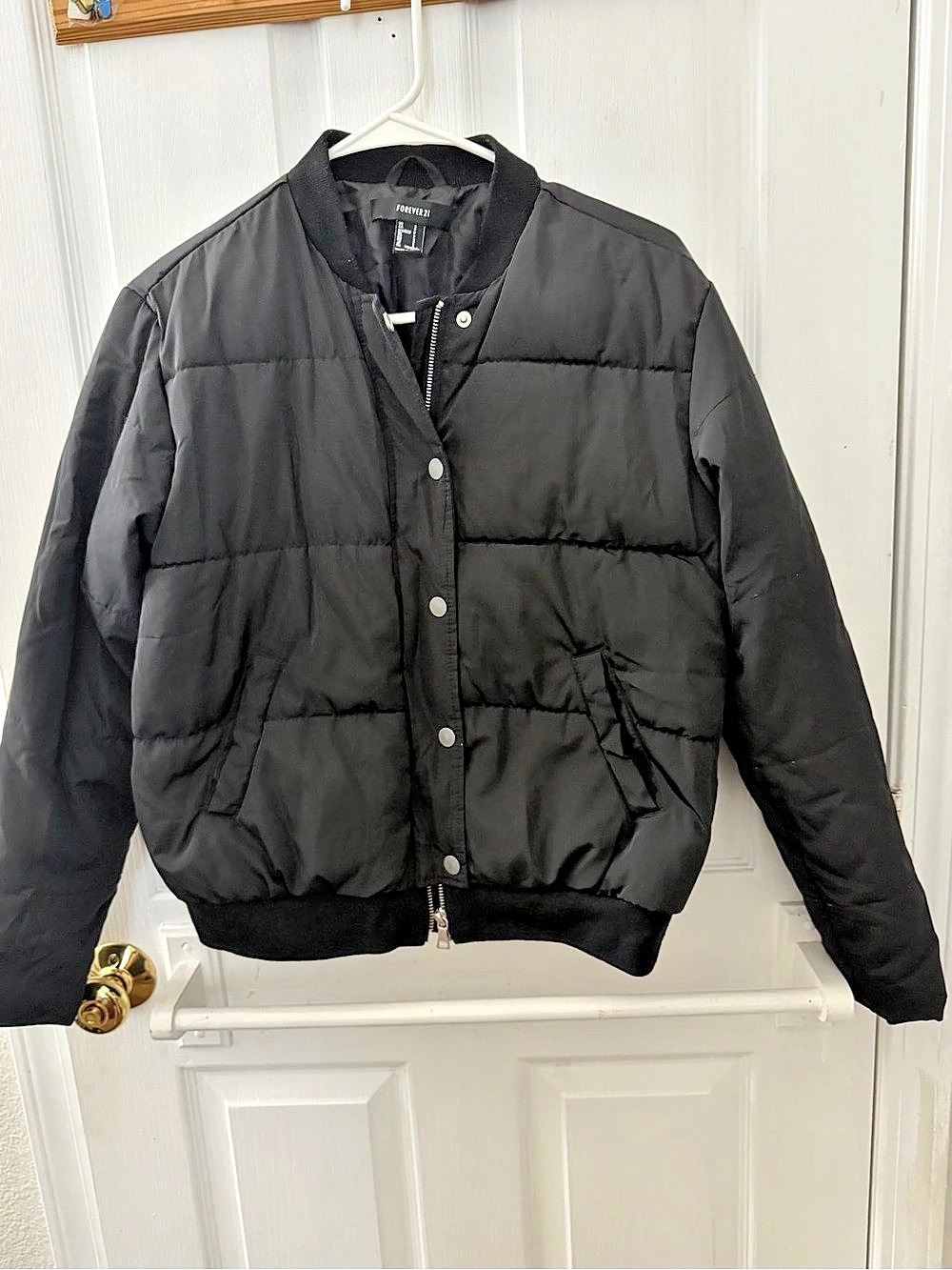 Forever 21 Women's Black Puffer Jacket